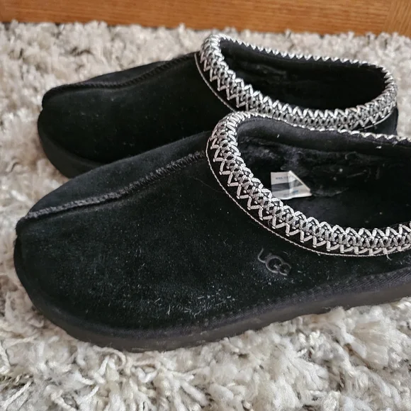 Black Ugg Tasman Slipper - Picture 2 of 5